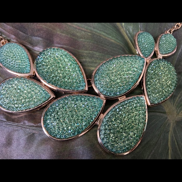 💛Women’s Green and Gold Necklace - Picture 4 of 4